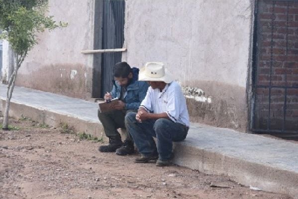 An interview in progress in Ojocaliente, Zacatecas.